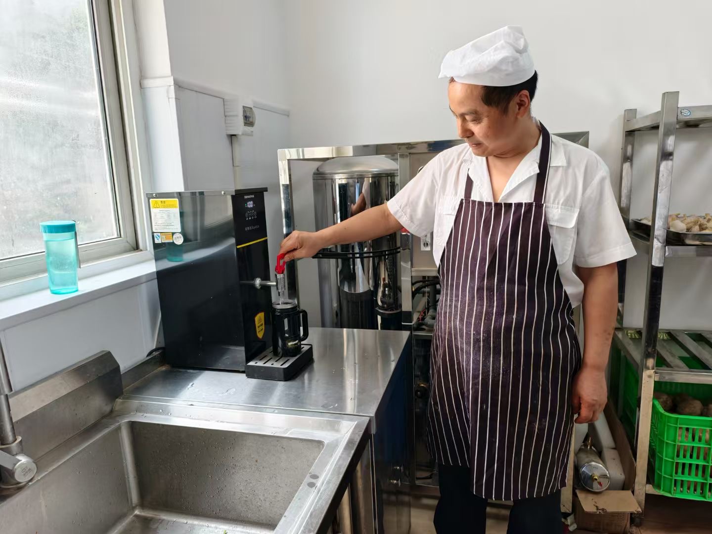 凈水賦能舌尖美味｜火車站段食堂的品質用水革命  在追求高效出行的時代