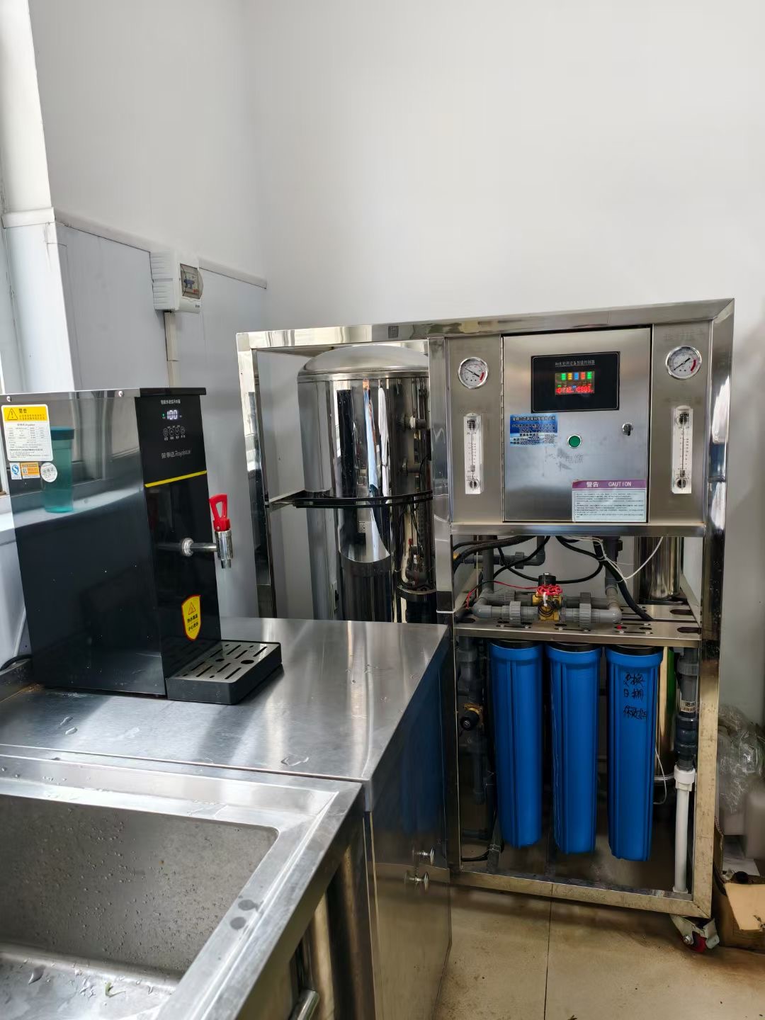 凈水賦能舌尖美味｜火車站段食堂的品質用水革命  在追求高效出行的時代