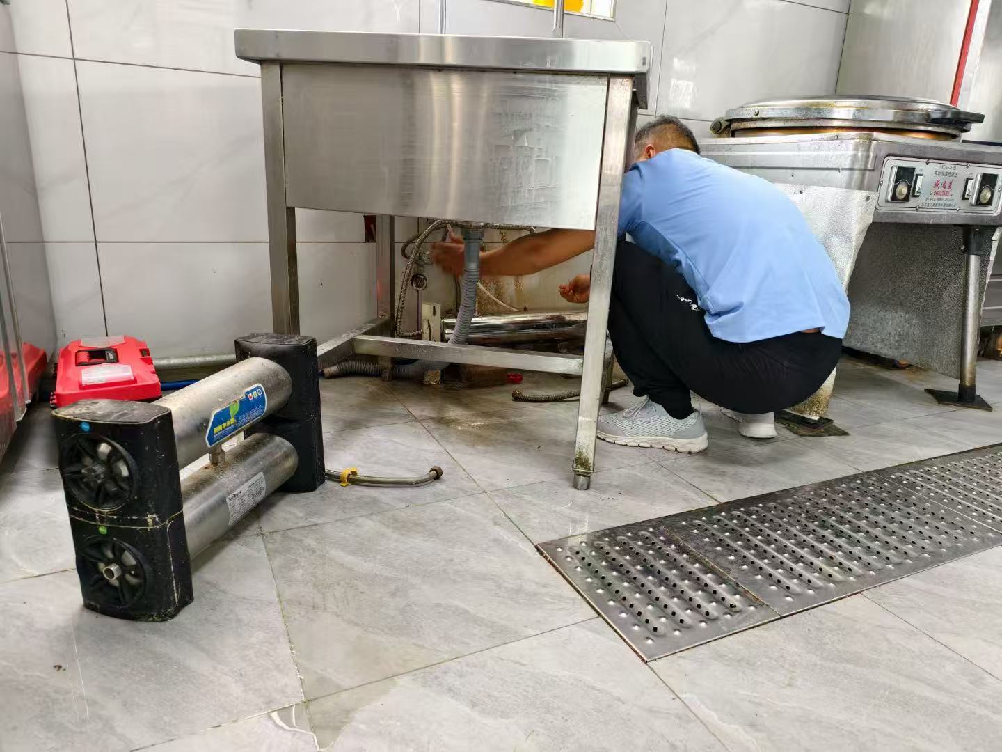 凈水賦能舌尖美味｜火車站段食堂的品質用水革命  在追求高效出行的時代